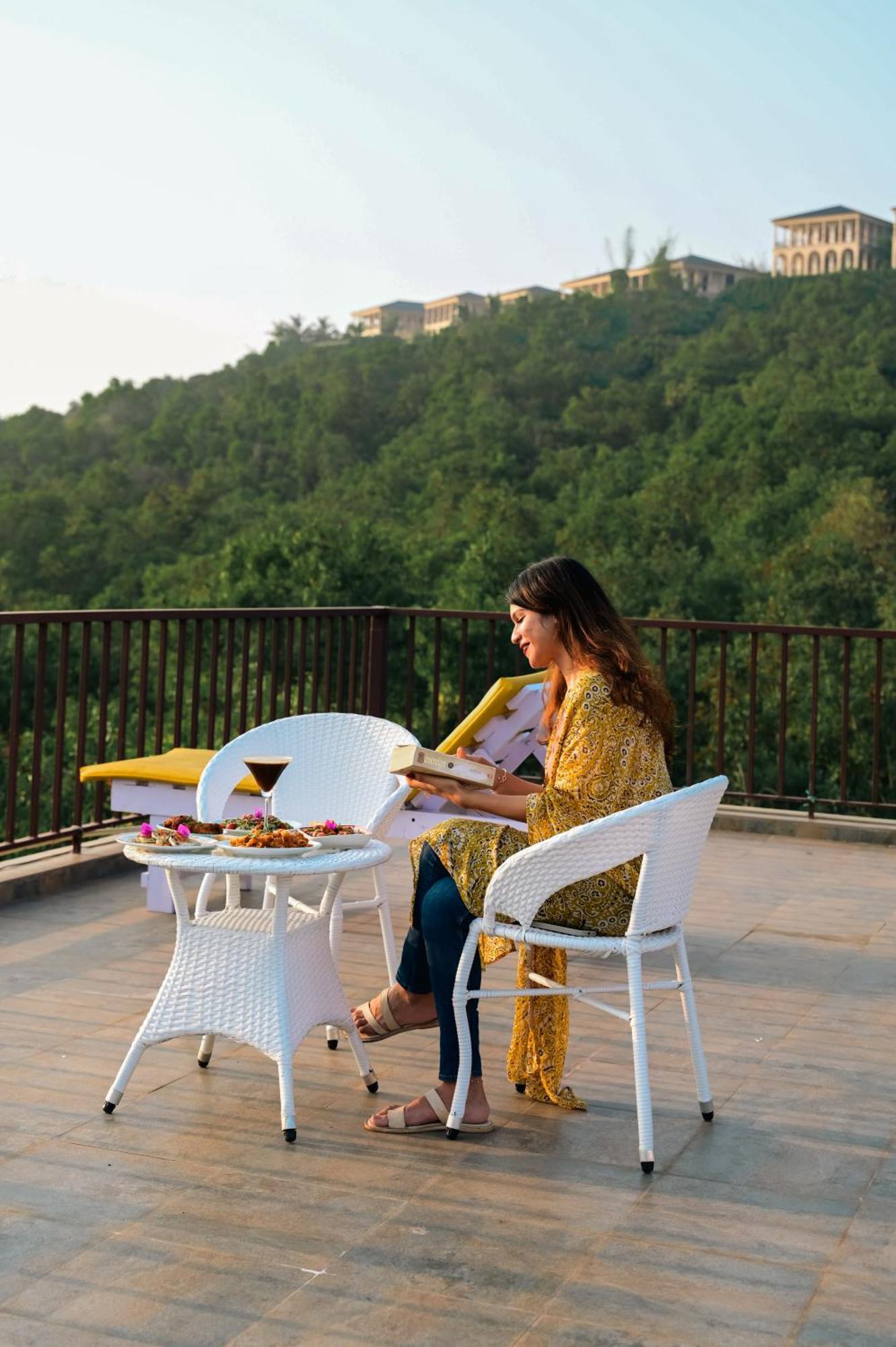 Locomo Boutique, Morjim - Stay Work Eat المظهر الخارجي الصورة