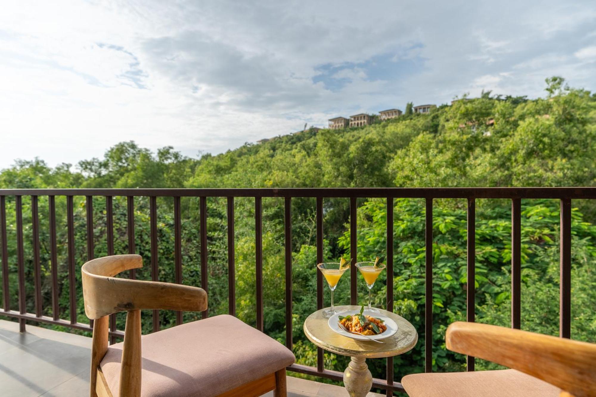 Locomo Boutique, Morjim - Stay Work Eat المظهر الخارجي الصورة